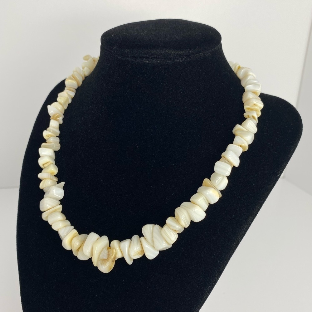 PUKA CHIP SHELL NECKLACE VACATION BEACH NECKLACE  STYLE CREAM to BEIGE